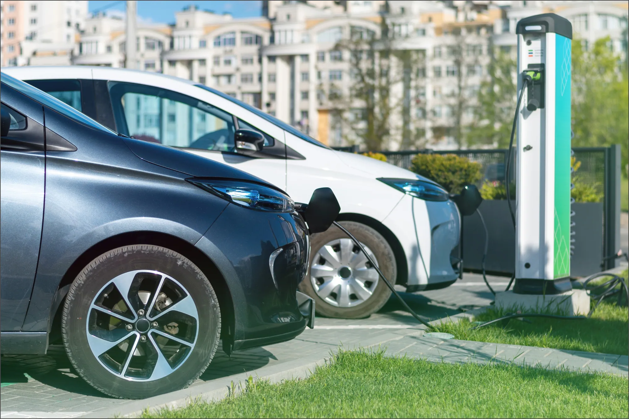 Autos eléctricos vs. nafteros: cuánto cuesta cargar la batería y la brecha del 90% frente al tanque lleno