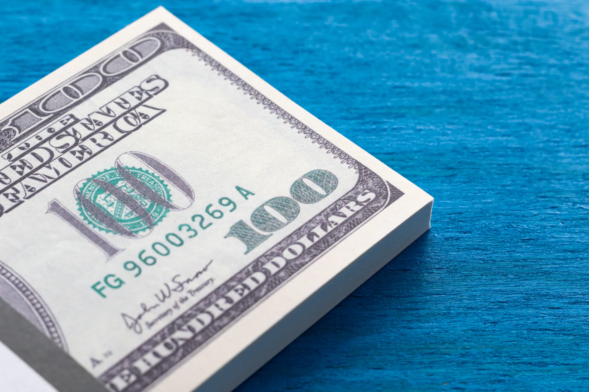 Mercado cambiario: a cuánto cotizan el dólar blue, el oficial y los financieros este domingo